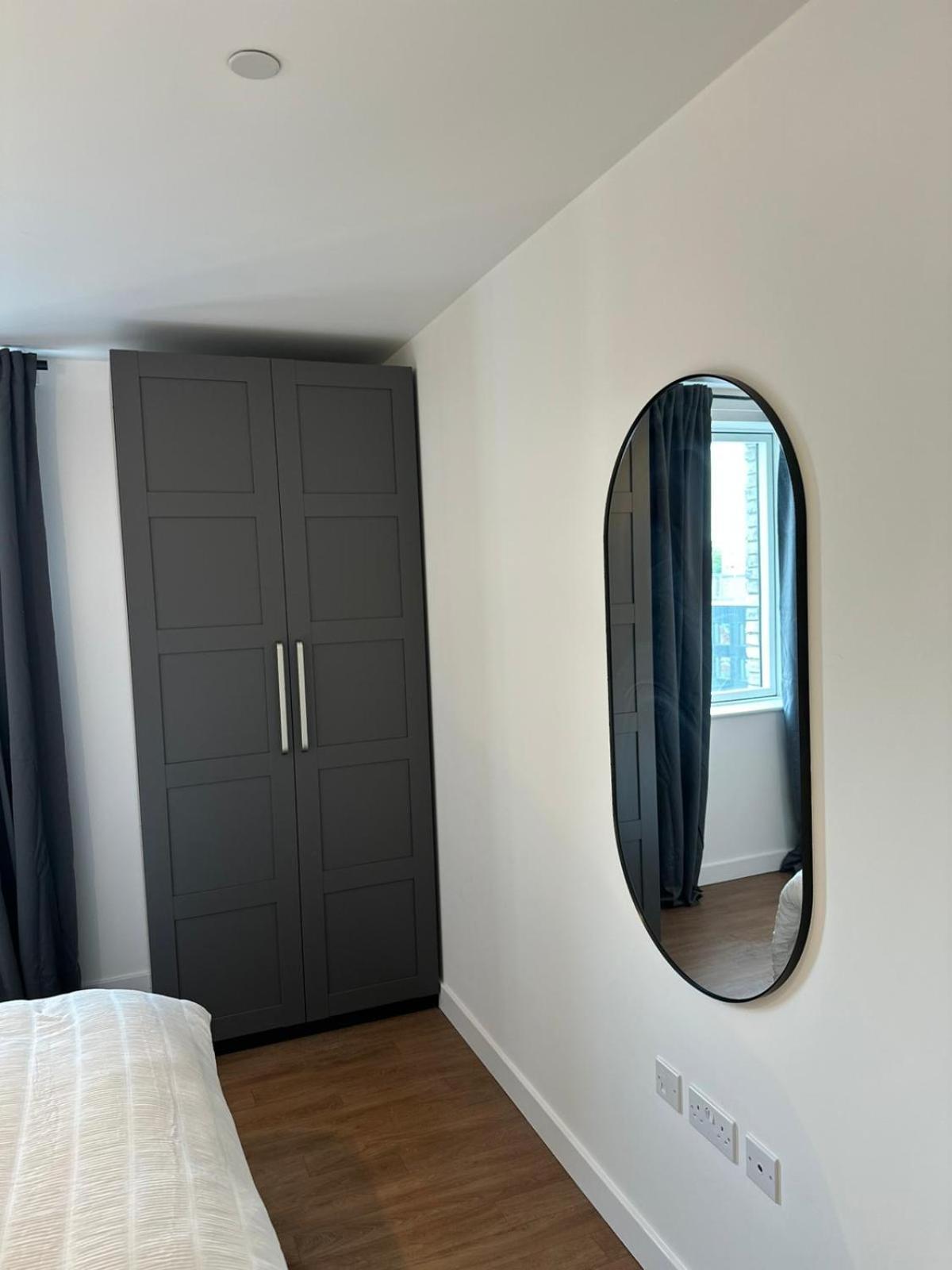 Amazing 2 Bed Flat With Views Barking (Greater London)